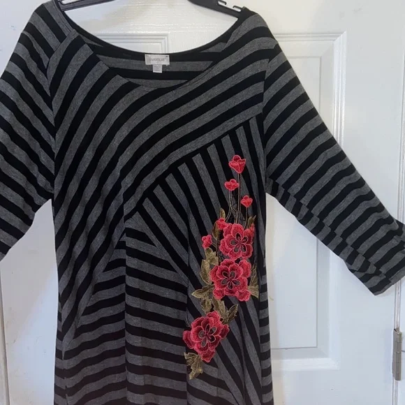 Avenue black and grey stripe floral top size 14/16 - Picture 4 of 6